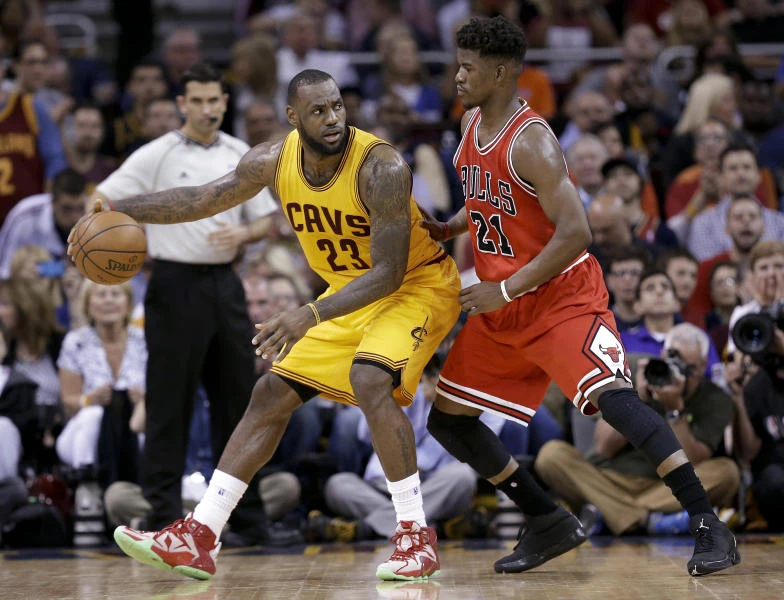 James leads Cavs to crucial victory