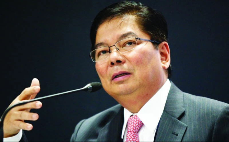 Philippine central bank holds rates