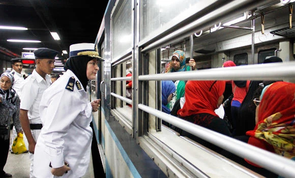 Cairo subway thrives beneath the chaos