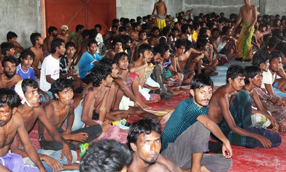 1,000 land in Indonesia and Thailand as migrant crisis grow