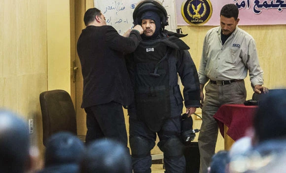 Bombs target Egyptian court