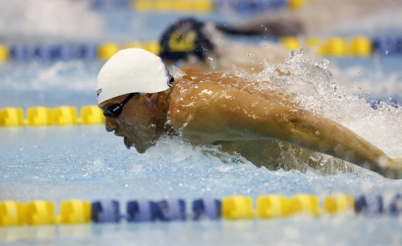 Lochte impresses in 200m medley triumph