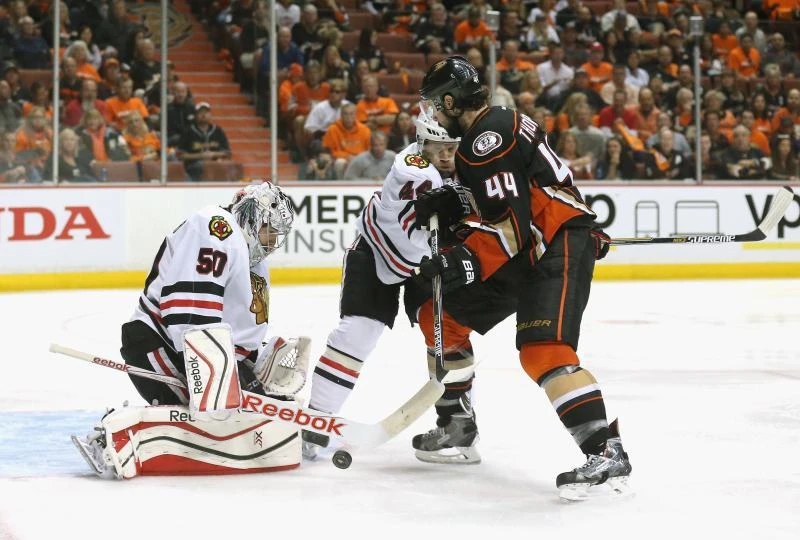 Ducks top Blackhawks in West series opener