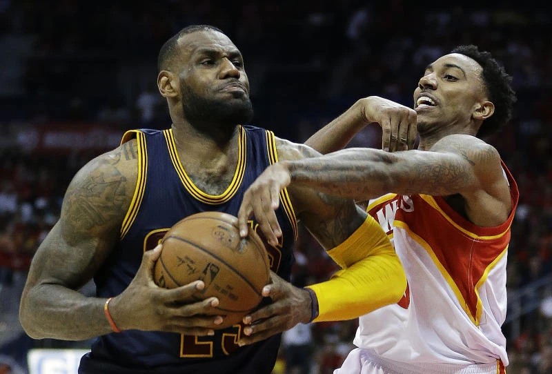 James takes charge in Cavs win over Hawks for 2-0 lead