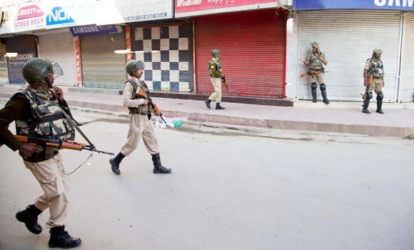 Militants kill 5 in Kashmir