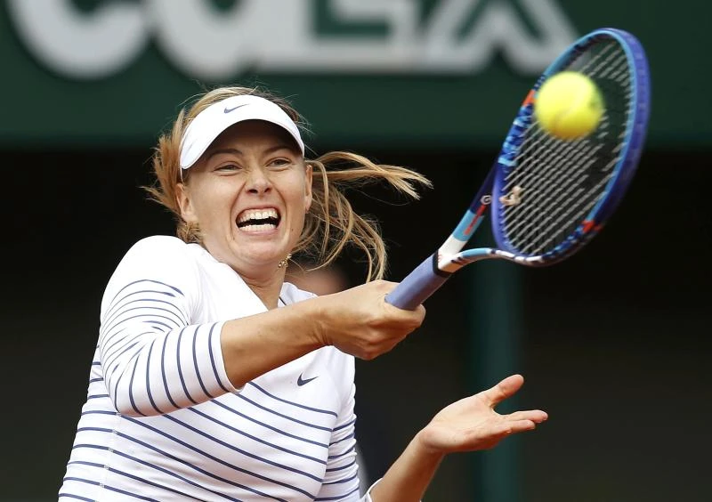 Sharapova cruises, jeered off court