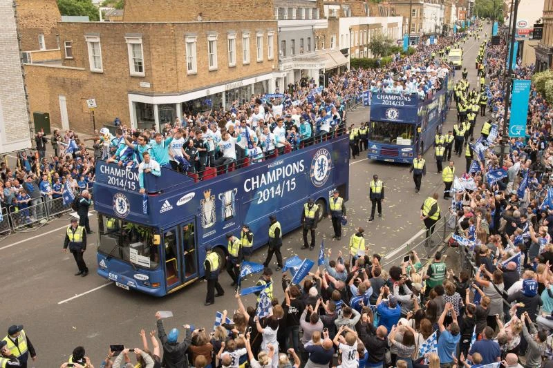 Thousands flock to Chelsea victory parade