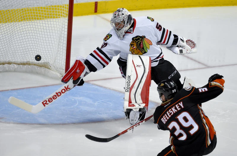 Ducks push Blackhawks to brink of elimination