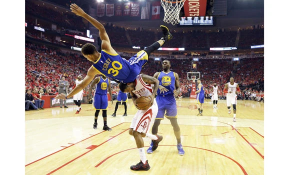 Rockets stay alive as Warriors’ Curry suffers scary fall