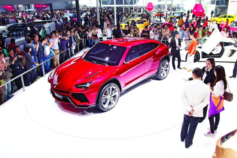 Lamborghini signs deal to build new SUV in Italy