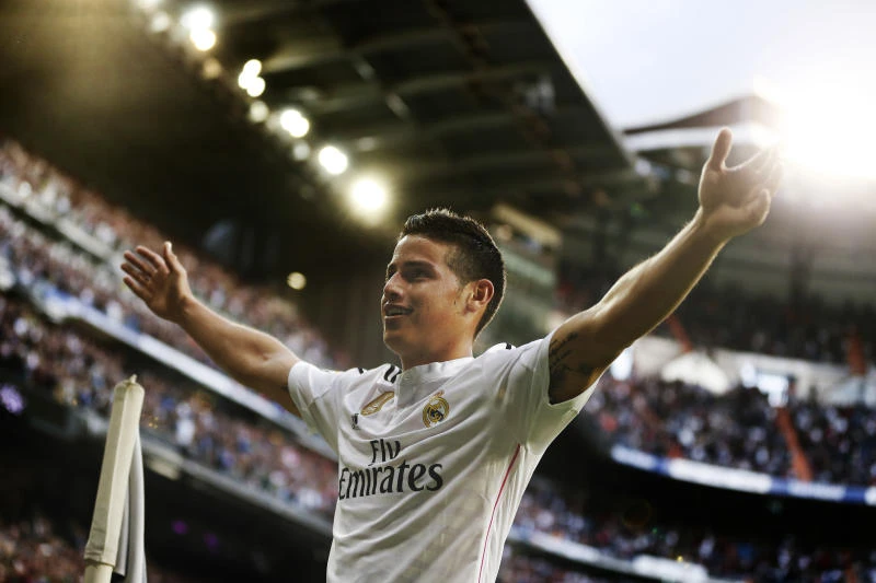 Real keeps heat on Barca after Almeria stroll