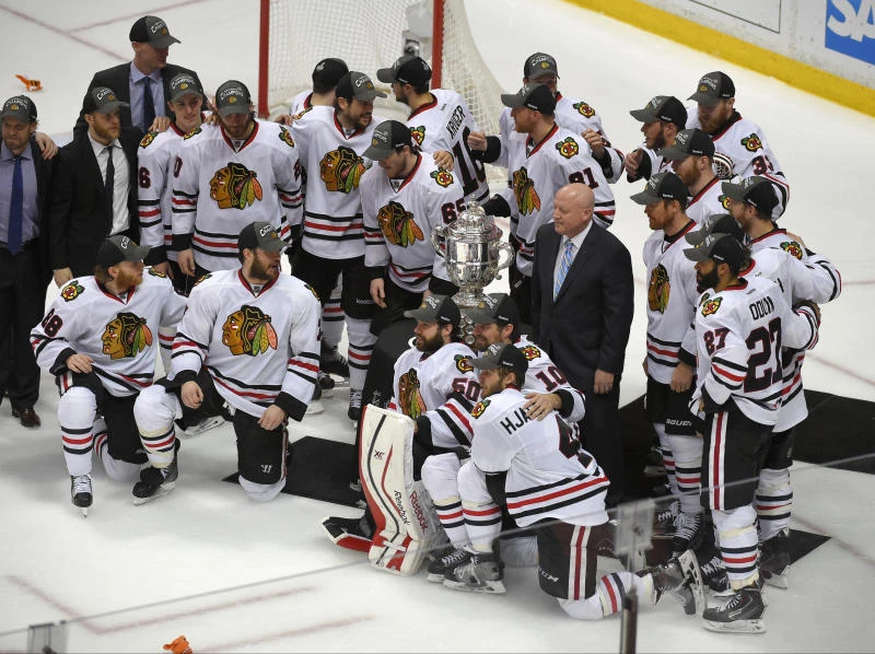 Blackhawks set up Stanley Cup clash vs. Lightning