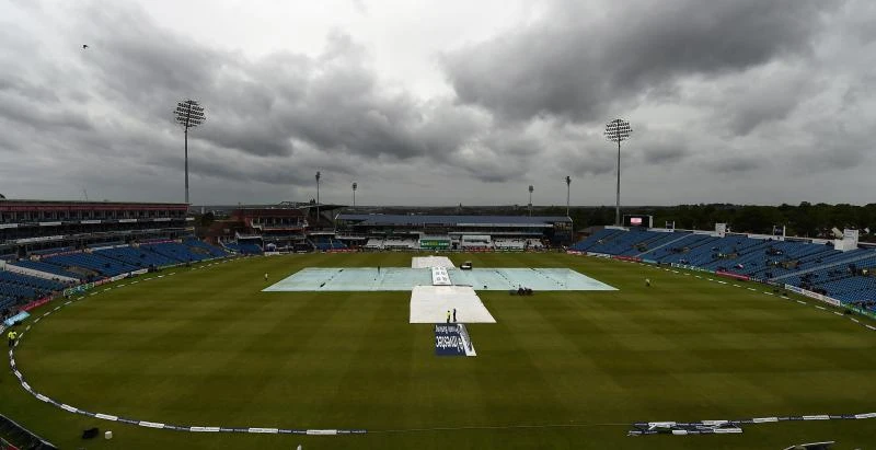 Rain holds up New Zealand victory bid