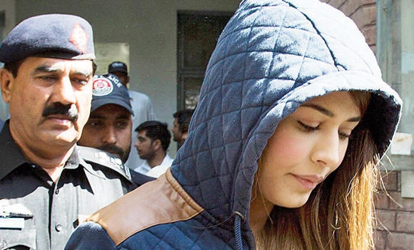 Arrested Pak model leaves catwalk for court