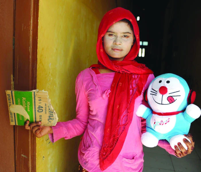 Myanmar escorts boatload of 700 migrants to Rakhine state