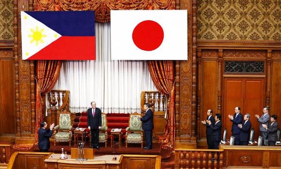 Japan, Philippines huddle amid increasing China concerns