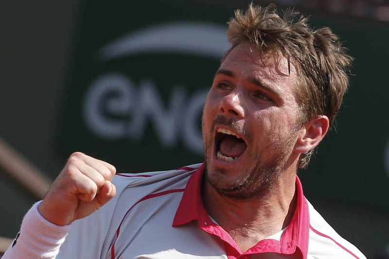 Wawrinka scorches Tsonga to reach final; Storm holds up Djokovic-Murray clash