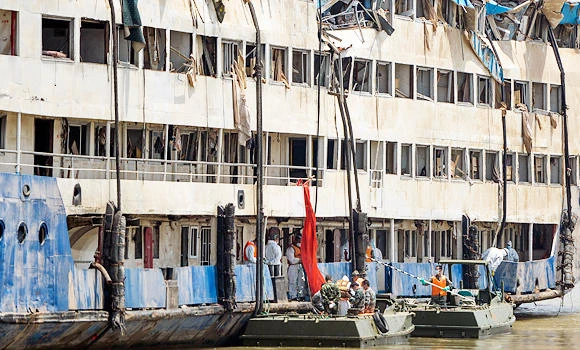 Toll in China ship disaster jumps, company says sorry