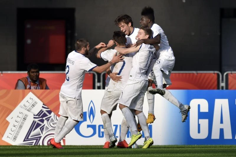 Portugal sails into last 16