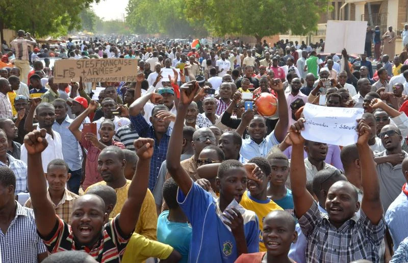 Thousands protest against government in Niger