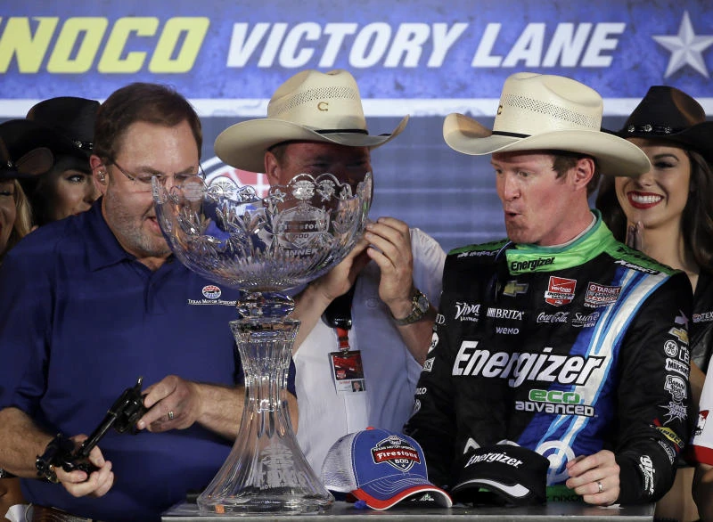 Dixon dominates IndyCar Series race at Texas