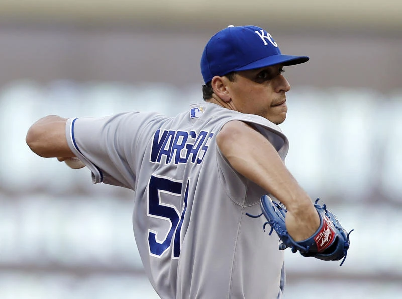 Royals win at Twins to claim share of AL Central lead