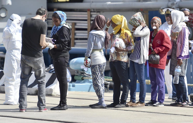 Med. migrant crossings to Europe top 100,000 in 2015: UN