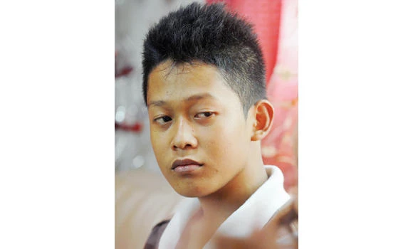 Fearful Philippine teenager flies to Sudan for heart surgery