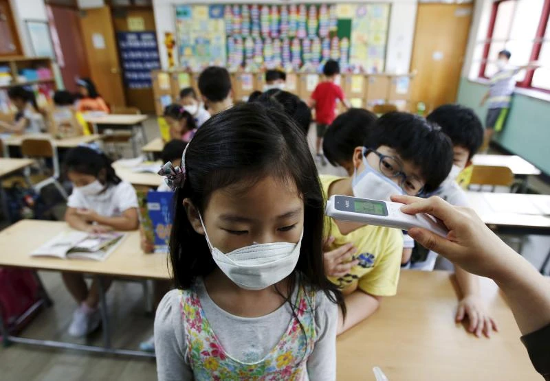 WHO team urges South Korea to reopen schools as more close in MERS crisis