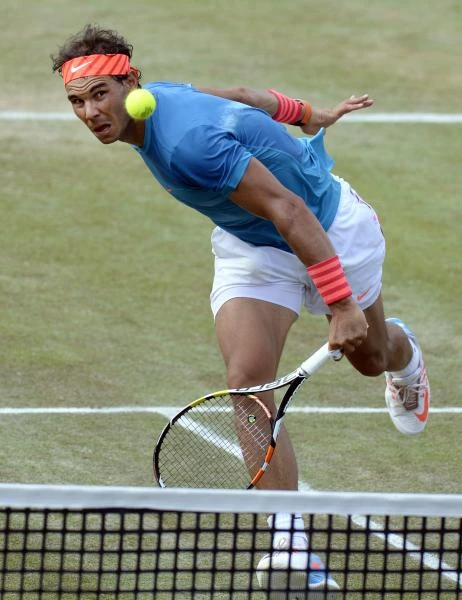 Nadal battles past Baghdatis in Stuttgart