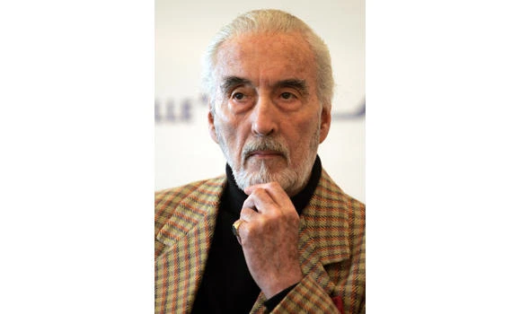 Lee the legend: Tributes pour in