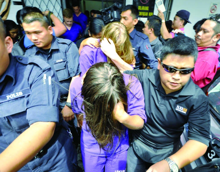 4 jailed for posing naked on Malaysia peak