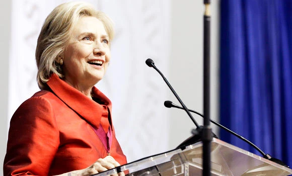 Clinton links her campaign with fight for middle class