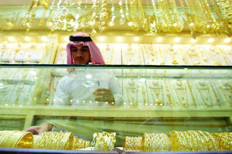 Gold prices flat as dollar offsets weak shares