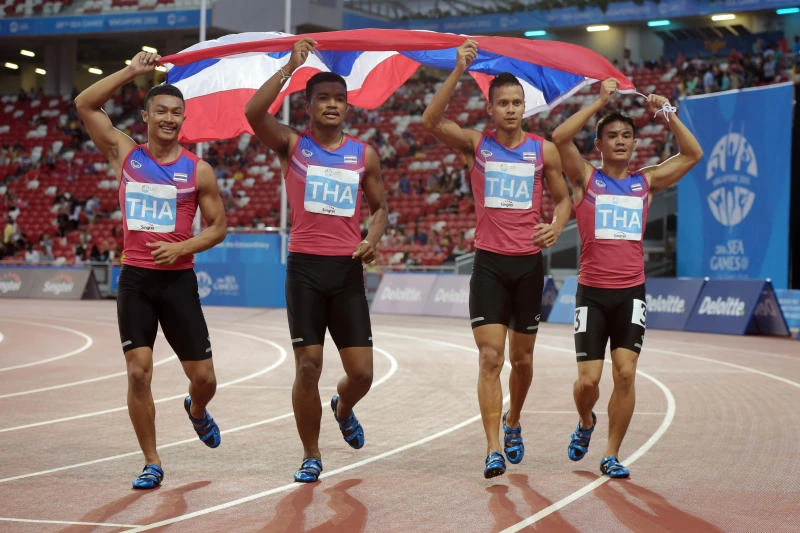 Thai athletes have golden day; unseats host at the top