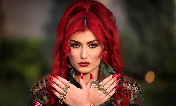 ‘Kurdish Shakira’ sings anti-Daesh anthem