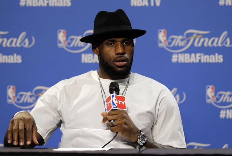 LeBron says using reserves more can help tired Cavs