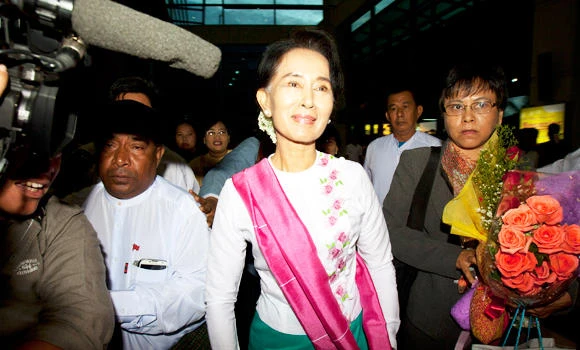 Rohingya issue requires careful handling: Suu Kyi
