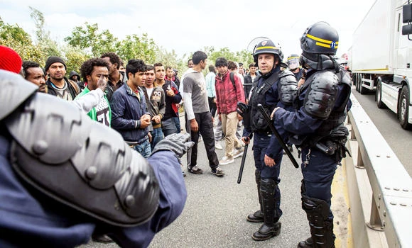 France to create 11,000 places for asylum seekers, refugees