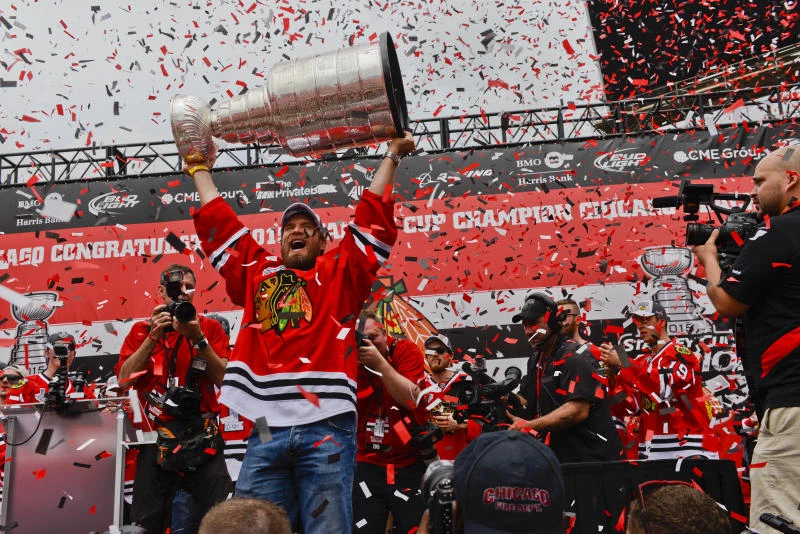 Two million cheer NHL champion Chicago Blackhawks at parade, rally