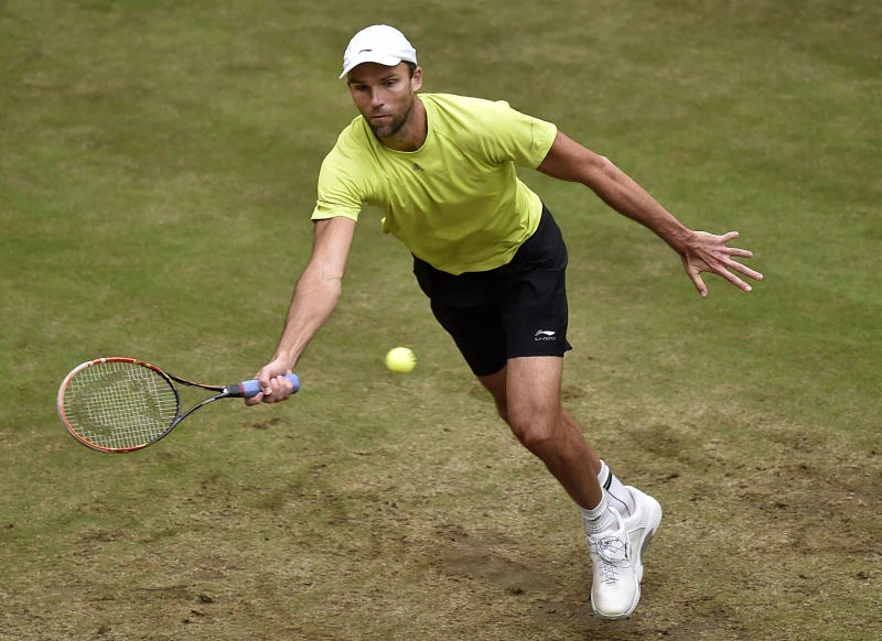 Federer sets-up Halle clash with ace king Karlovic