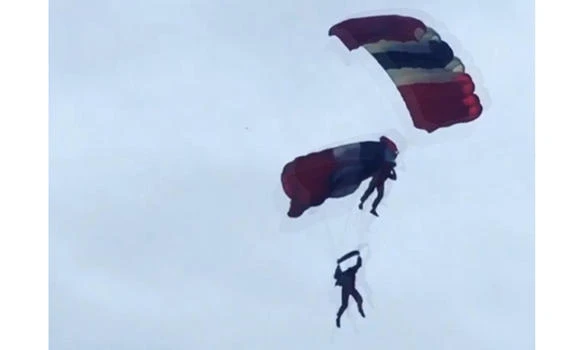 Teammate saves pal after his parachute fails