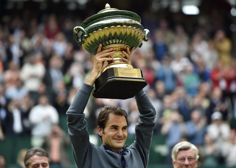 Federer rules Halle for eighth time with win over Seppi