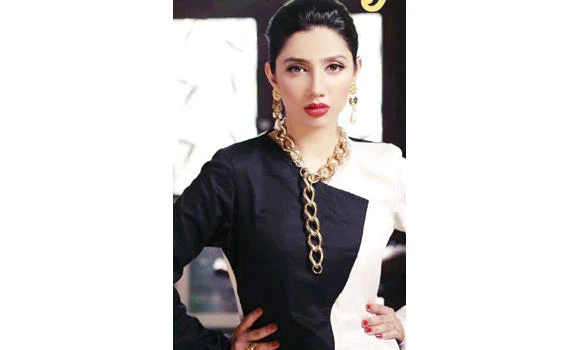 Mahira sings SRK’s praise
