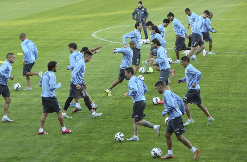 Champion faces host as Copa reaches last eight