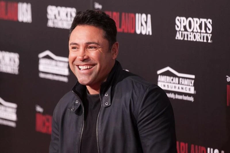 Report: De la Hoya 50-50 on comeback at age 42