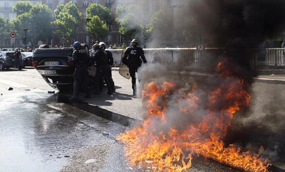 French anti-Uber protests turn violent