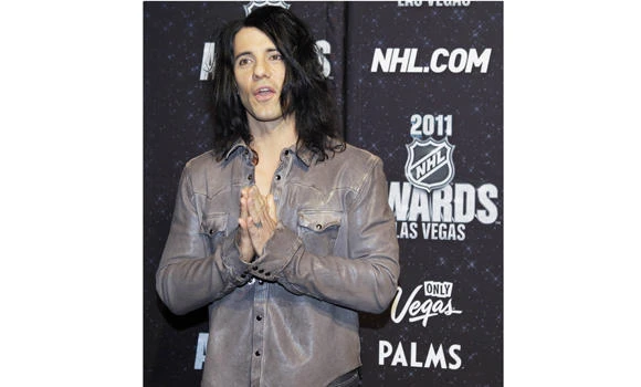 Illusionist Criss Angel rescues escape artist after accident