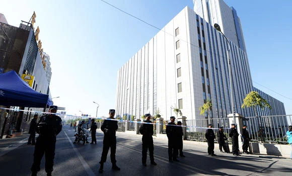 China to punish officials who meddle in court cases