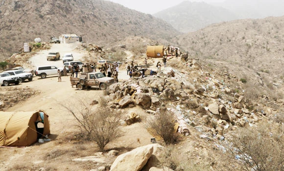 Soldier killed, 7 others hurt in Houthi shelling